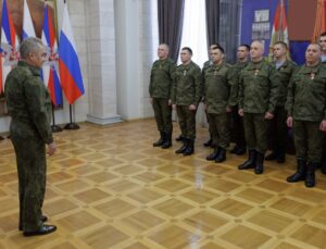 Rusya Savunma Bakanı Şoygu: “Ukrayna’daki Rus birliklerine mühimmat desteği artırılıyor”