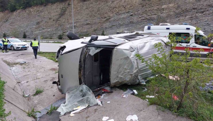 Samsun’da minibüs takla attı: 4 yaralı