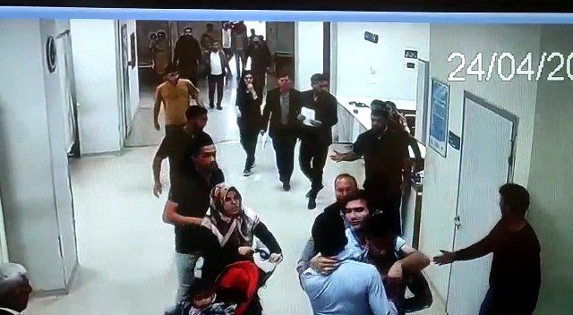 Şanlıurfa’da sağlık çalışanlarına tekmeli yumruklu saldırı kamerada