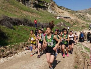 Siirt’te ilk defa yapılan Dağ Koşuları Şampiyonası’nda atletler, milli takım seçmeleri için yarıştı