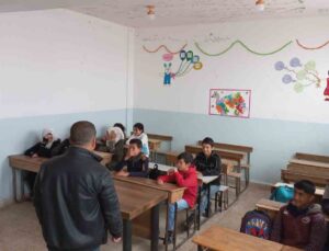 Suriye’de deprem sonrası eğitim çadırlarda başladı