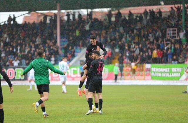 TFF 2. Lig: Isparta 32 Spor: 2 – Bursaspor: 2