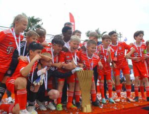 U12 İzmir Cup’ta şampiyon FC Bayern Münih