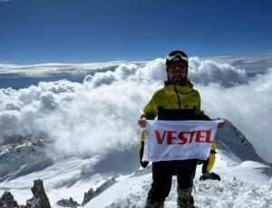 Vestel personelinden Türkiye’nin beşinci büyük zirvesine on ikinci tırmanış