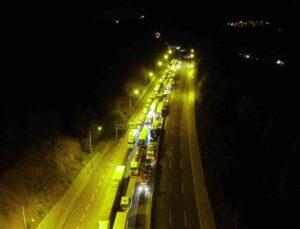 Adana’da 13 aracın karıştığı kazada kapanan otoyol ulaşıma açıldı