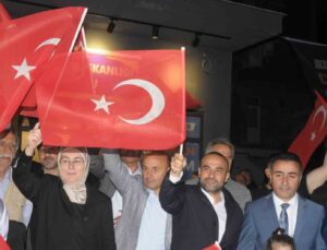 AK Parti Altınova’da miting düzenledi
