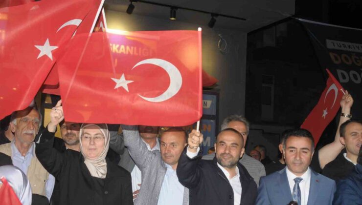 AK Parti Altınova’da miting düzenledi