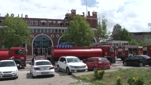 Ankara’da özel bir hastanenin çatısı alevlere teslim oldu