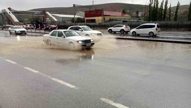 Ankara’da şiddetli yağış sürücülere ve vatandaşlara zor anlar yaşattı