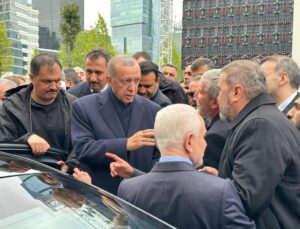 Azerbaycanlı demir ustasından Cumhurbaşkanı Erdoğan’a “Zafer Kılıcı” hediyesi
