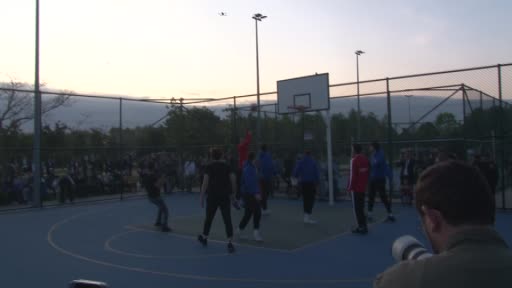 Bakan Kurum gençlerle basketbol maçı oynadı