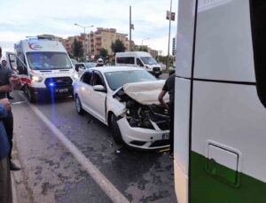 Batman’da otomobil belediye otobüsüne arkadan çarptı: 1 yaralı