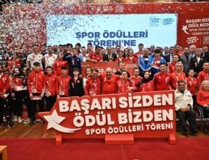 Bursa’da sporun yıldızlarına ödül yağdı