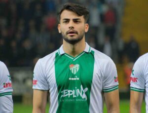 Bursaspor’da 3 futbolcunun sözleşmesi yenilendi