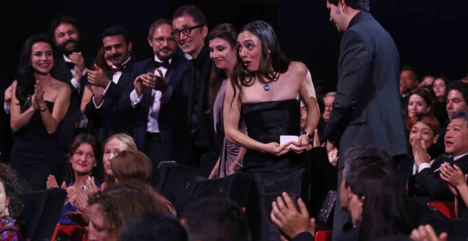 Cannes’dan Merve Dizdar’a “En İyi Kadın Oyuncu” ödülü