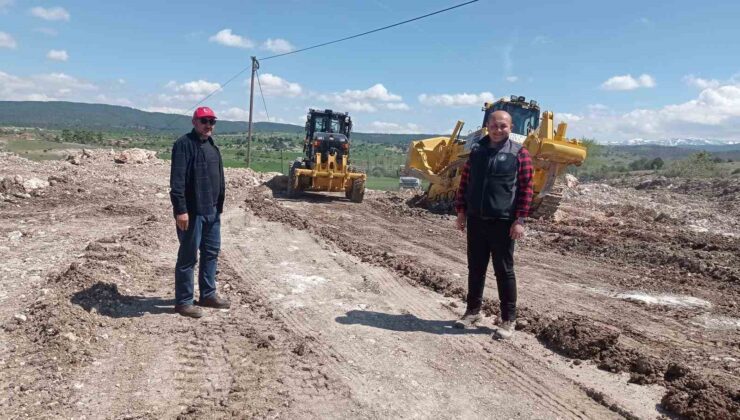 Çavdarhisar Yenicearmutçuk-İlcikören köyleri arasında yol onarım bakım çalışması