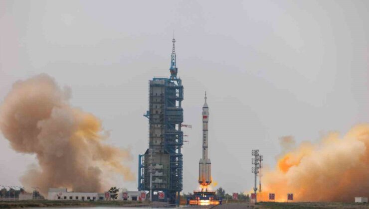 Çin, uzaya ilk sivil astronotu gönderdi