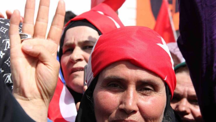 Cumhurbaşkanı Erdoğan: “Çalıştığı ajans değişince söylemi de, tarzı da, yüzü de değişen bir rüzgar gülünün Türkiye’yi temsil etmesi mümkün mü?”