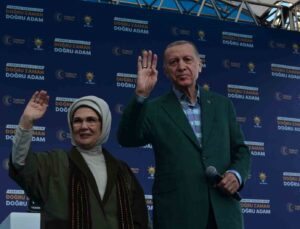 Cumhurbaşkanı Erdoğan, Tekirdağlılarla birlikte şarkı söyledi
