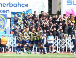 Derbiyi kazanan Fenerbahçe avantaj elde etti