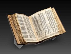 Dünyanın en eski ve en eksiksiz İbranice İncil’i 38,1 milyon dolara satıldı
