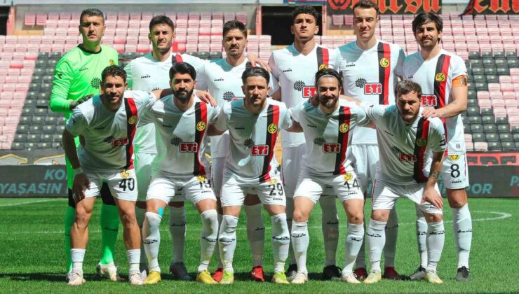 Efsane Eskişehirspor’un amatör lige düşmesiyle taraftarlar büyük üzüntü yaşadı