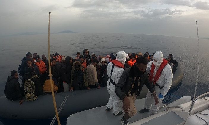 Ege’de Yunanistan’ın geri ittiği 88 göçmen kurtarıldı