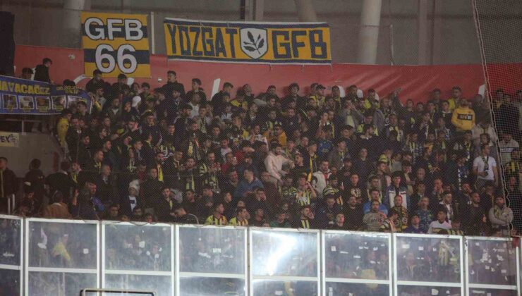 Fenerbahçeli taraftarlar deplasman tribününü doldurdu