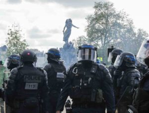 Fransa’daki olaylı 1 Mayıs’ta yaklaşık 200 gözaltı