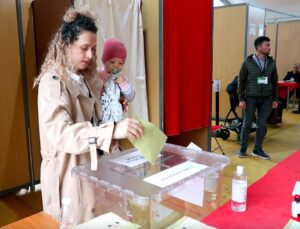 Fransa’daki Türk seçmenlerin oy verme işlemi devam ediyor