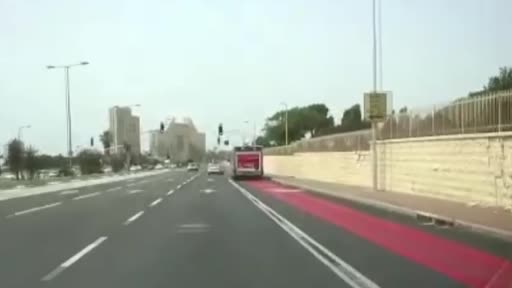 İsrail’de yoldan çıkan yolcu otobüsü duvara çarptı: 13 yaralı