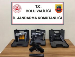 Jandarma ekiplerinin şok uygulamasına takıldılar: 4 ruhsatsız tabanca ele geçirildi