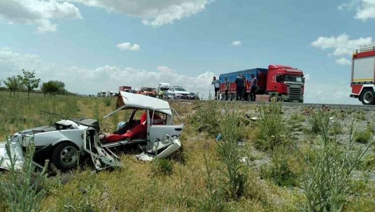 Konya’da otomobil tıra çarptı: 1 ölü