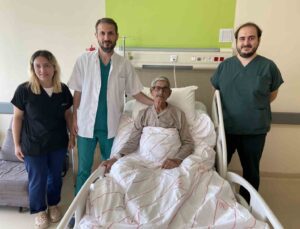 Konya’da TAMİS yöntemiyle gerçekleştirilen ameliyatla sağlığına kavuştu