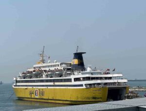 Libya ile ikili ticareti hızlandıracak gemi İstanbul’a yanaştı