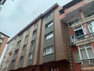 Mecidiyeköy’de 5 katlı binanın bodrum katı yandı: 3 yaralı