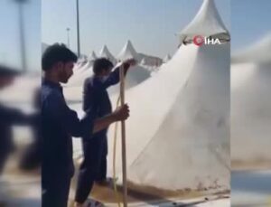 Mekke’de hac ibadeti için çadırlar yıkandı