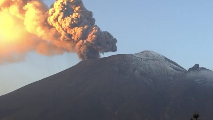 Meksika’daki Popocatepetl Yanardağı’ndaki patlamalar okulları tatil etti