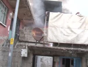 Müstakil evde yangın: Yanan kömürlükte patlama anında yaşanan panik kamerada