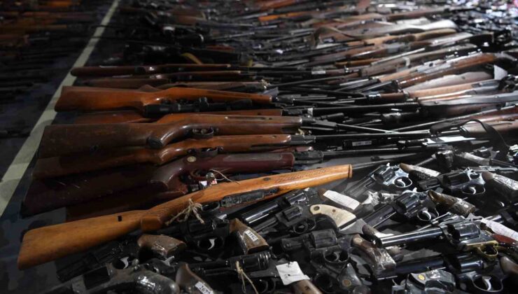 Sırbistan’da 13 bin 500 yasa dışı silah yetkililere teslim edildi