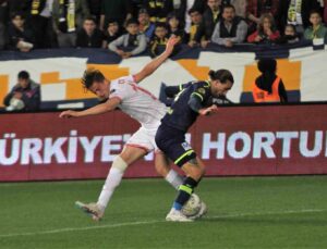 Spor Toto Süper Lig: MKE Ankaragücü: 0 – FTA Antalyaspor: 0 (İlk yarı)