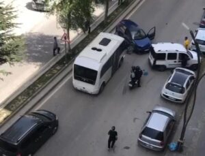 Tatvan’da zincirleme kaza: 3 yaralı