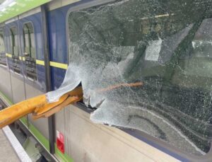 Tayvan’da inşaat vinci metronun üzerine düştü: 1 ölü, 8 yaralı