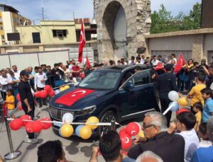 Türkiye’nin otomobili TOGG, Erzin’de görünücüye çıktı