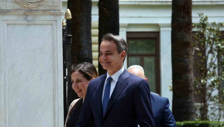 Yunanistan’da seçimin galibi Miçotakis hükümeti kurma görevini iade etti