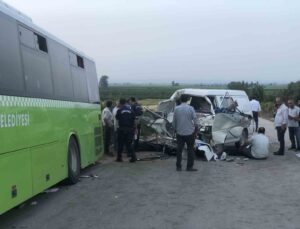 Adana’da belediye otobüs ile panelvan araç çarpıştı: 2 ölü, 10 yaralı