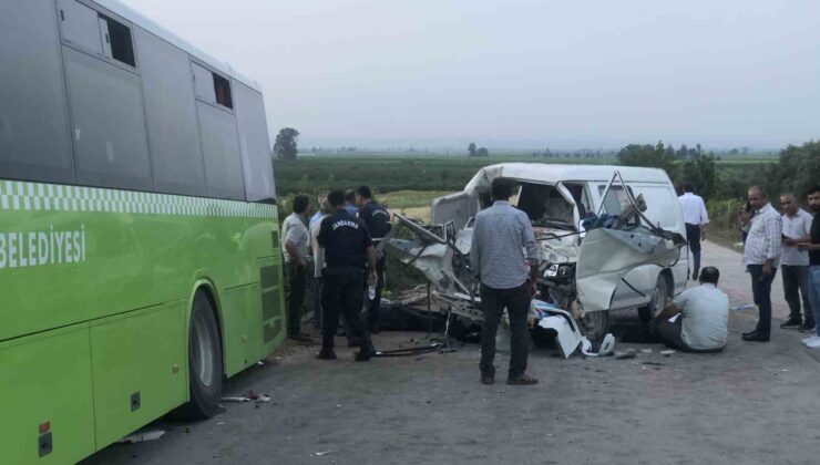 Adana’da belediye otobüs ile panelvan araç çarpıştı: 2 ölü, 10 yaralı