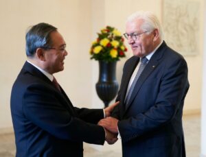Almanya Cumhurbaşkanı Steinmeier ile Çin Başbakanı Li Berlin’de bir araya geldi