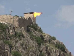 Amasya’da Cumhurbaşkanı Erdoğan için kaleden top atışları yapıldı