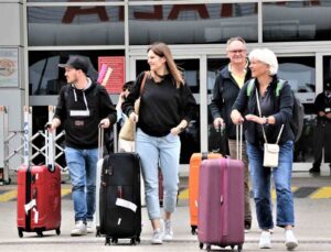 Antalya’ya hava yoluyla gelen turist sayısı 5 milyonu geride bıraktı